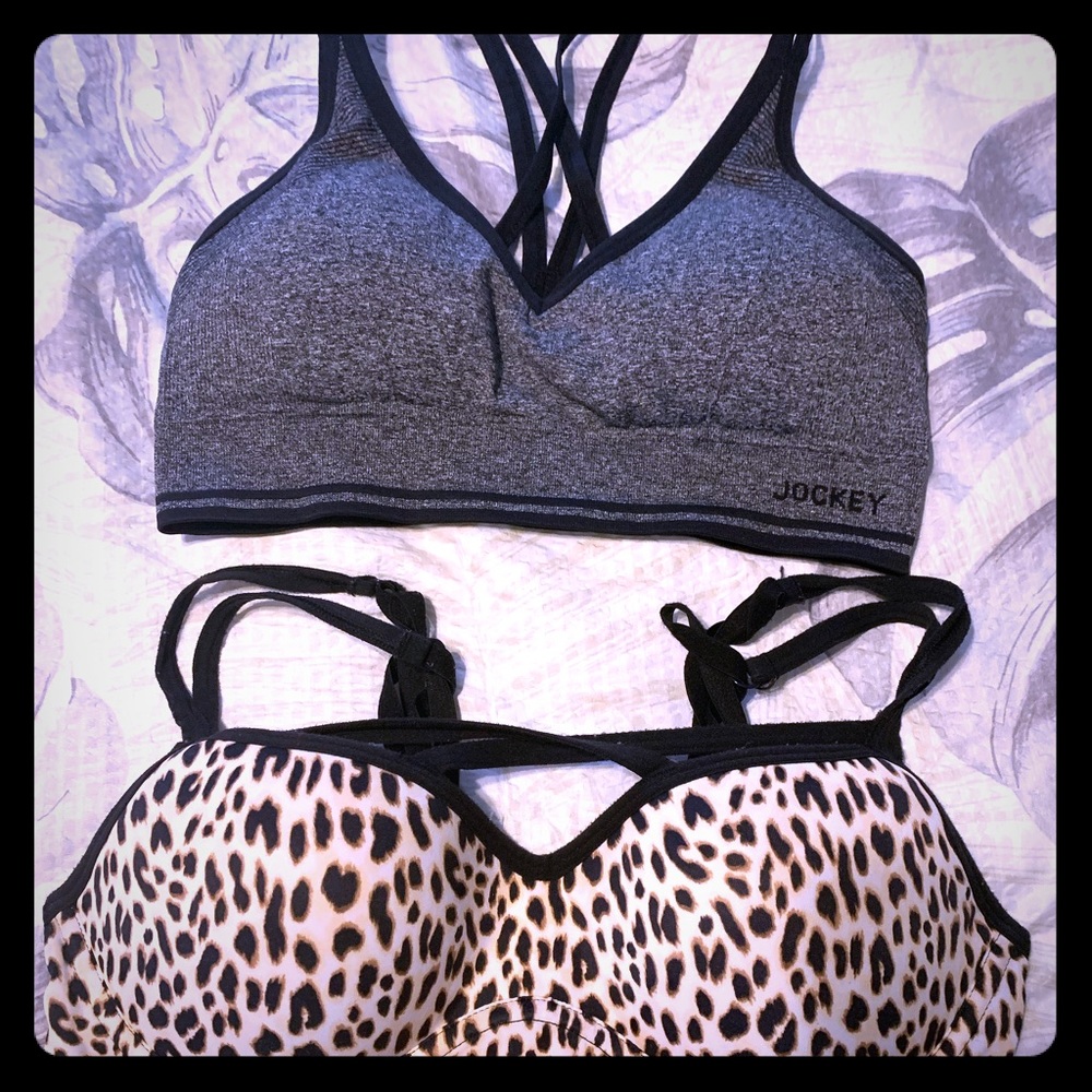 Two sports bras for the price of one! 🖤